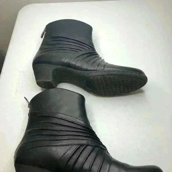 Rockport Womens Size 8M Black Leather Booties Rouched Look Zip Back - Picture 3 of 8